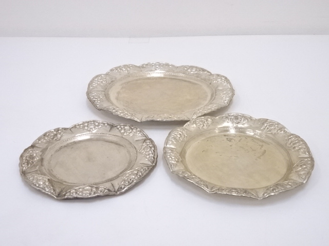 ANTIQUE SILVER PLATED / CARVING CAKE PLATE SET OF 3 / 567g